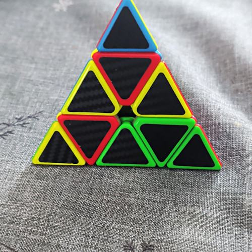 Pyramiden drehpuzzle 3x3x3 - pyramiden-drehpuzzle,